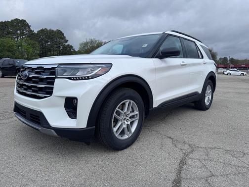 Star White Metallic Tri-Coat 2026 Ford Explorer Active