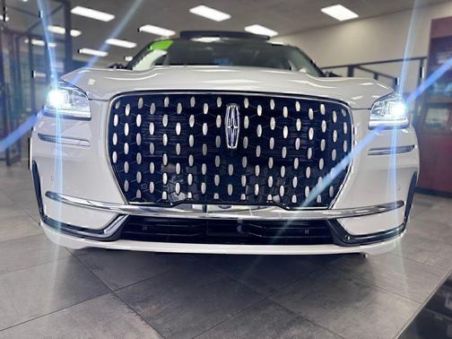 PRISTINE WHITE MET 3C 2024 Lincoln Corsair Grand Touring