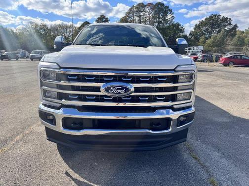 Oxford White 2027 Ford F-350 Lariat