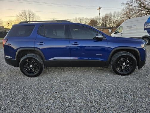 2023 GMC Acadia AWD AT4