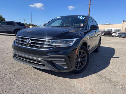 Deep Black 2024 Volkswagen Tiguan 2.0T SE