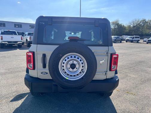 Desert Sand 2026 Ford Bronco Base