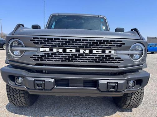 CARBONIZED GRAY METALLIC 2025 Ford Bronco Badlands