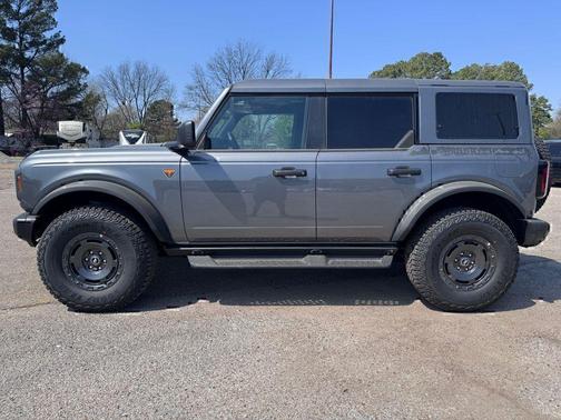 CARBONIZED GRAY METALLIC 2025 Ford Bronco Badlands