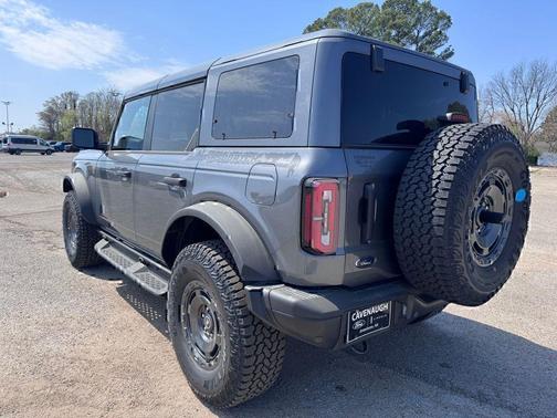 CARBONIZED GRAY METALLIC 2025 Ford Bronco Badlands