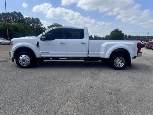 Oxford White 2022 Ford F-450 Lariat