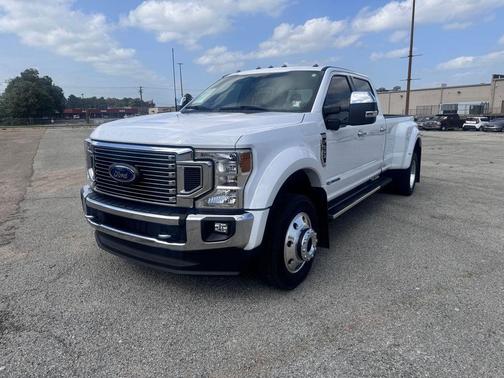Oxford White 2022 Ford F-450 Lariat