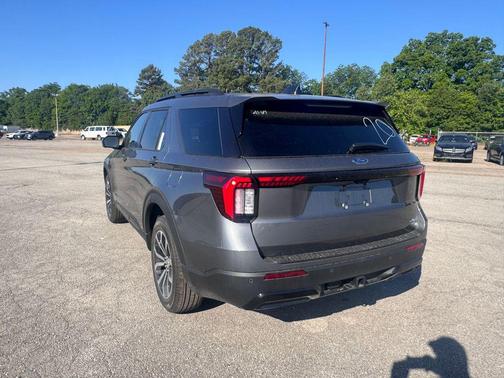 CARBONIZED GRAY METALLIC 2026 Ford Explorer ST-Line