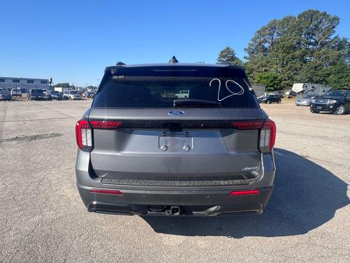 CARBONIZED GRAY METALLIC 2026 Ford Explorer ST-Line