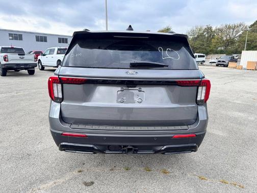 Carbonized Gray Metallic 2027 Ford Explorer ST-Line