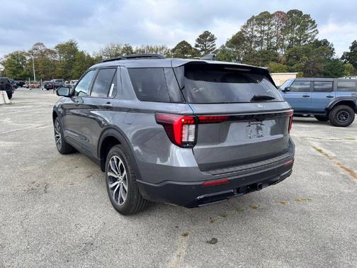 Carbonized Gray Metallic 2027 Ford Explorer ST-Line