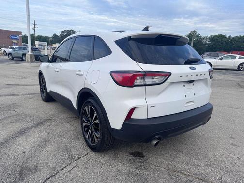 STAR WHITE METALLIC TRI-COAT 2021 Ford Escape SE