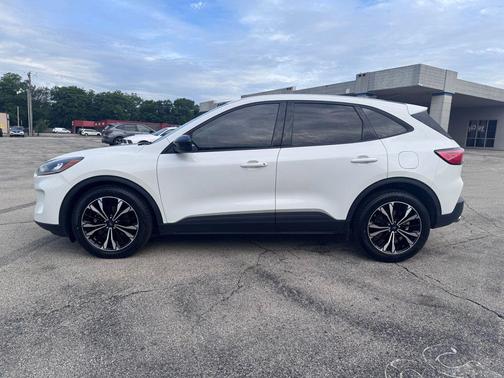 STAR WHITE METALLIC TRI-COAT 2021 Ford Escape SE