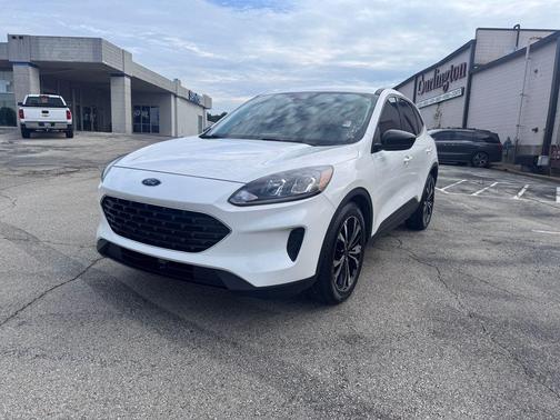 STAR WHITE METALLIC TRI-COAT 2021 Ford Escape SE