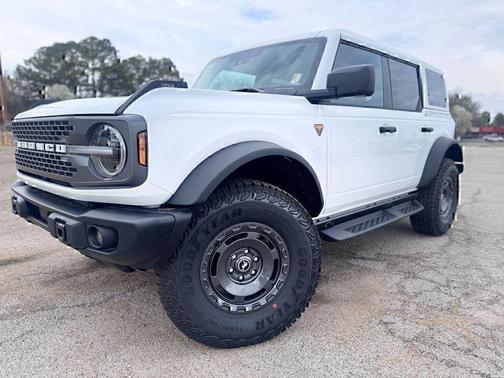 OXFORD WHITE 2025 Ford Bronco Badlands