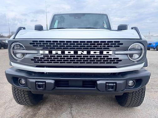 OXFORD WHITE 2025 Ford Bronco Badlands