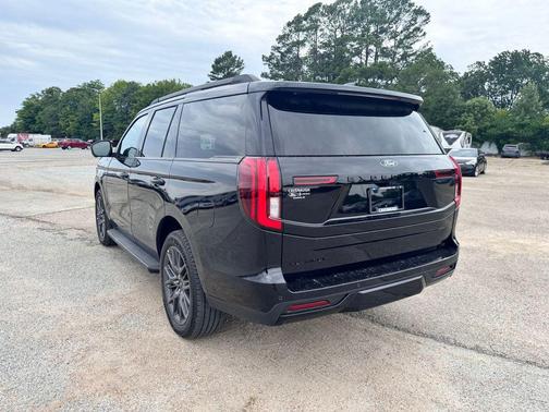 AGATE BLACK METALLIC 2026 Ford Expedition Platinum