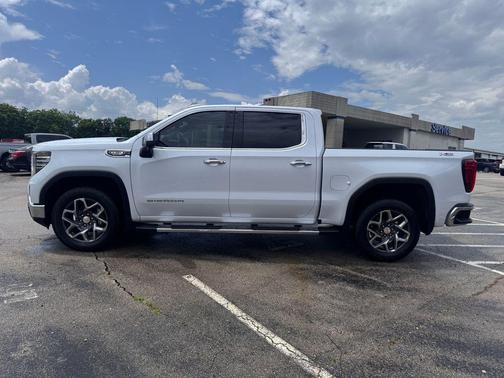 Glacier White Tricoat 2026 GMC Sierra 1500 SLT