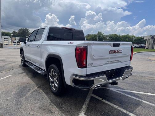 Glacier White Tricoat 2026 GMC Sierra 1500 SLT