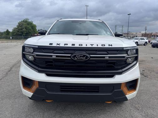 Star White Metallic Tri-Coat 2026 Ford Expedition Tremor