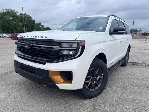 Star White Metallic Tri-Coat 2026 Ford Expedition Tremor