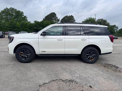 Star White Metallic Tri-Coat 2026 Ford Expedition Tremor