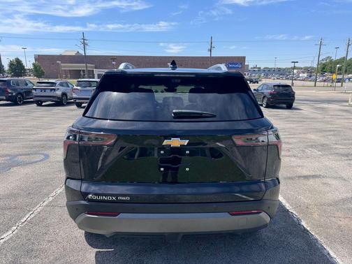 Mosaic Black Metallic 2025 Chevrolet Equinox 1LT