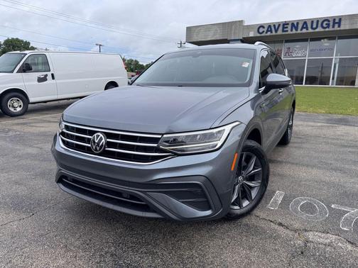 Platinum Gray Metallic 2023 Volkswagen Tiguan 2.0T SE