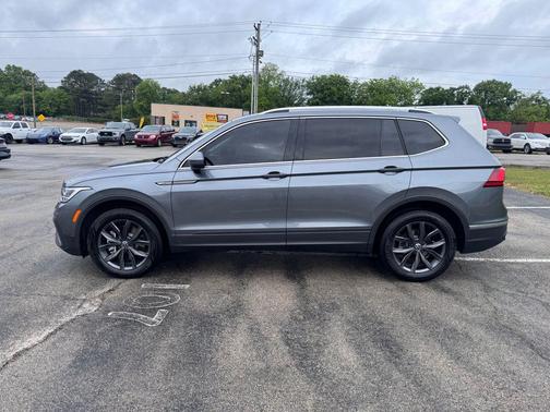 Platinum Gray Metallic 2023 Volkswagen Tiguan 2.0T SE