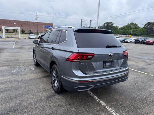 Platinum Gray Metallic 2023 Volkswagen Tiguan 2.0T SE