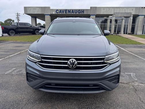 Platinum Gray Metallic 2023 Volkswagen Tiguan 2.0T SE