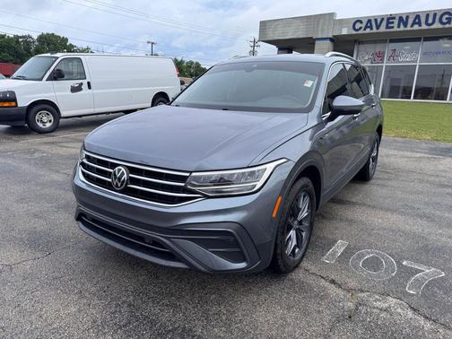 Platinum Gray Metallic 2023 Volkswagen Tiguan 2.0T SE