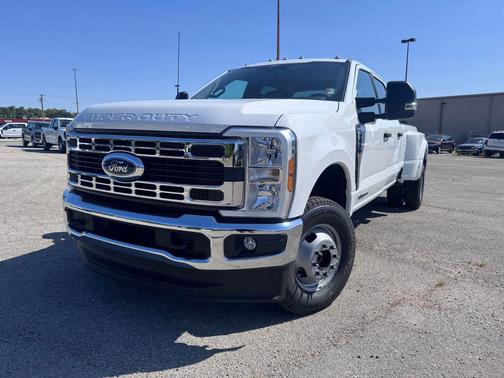 Oxford White 2026 Ford F-350 XLT Truck