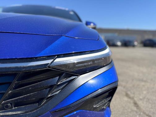 2024 Hyundai ELANTRA Limited