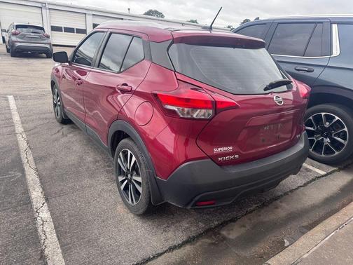 Cayenne Red 2018 Nissan Kicks SV