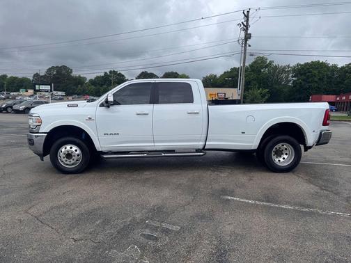 Bright White Clearcoat 2022 RAM 3500 Laramie Crew Cab 4x4 8' Box