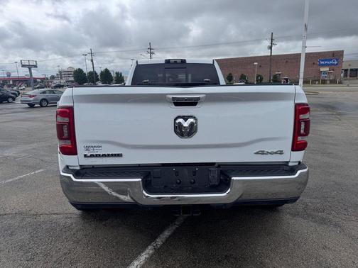 Bright White Clearcoat 2022 RAM 3500 Laramie Crew Cab 4x4 8' Box