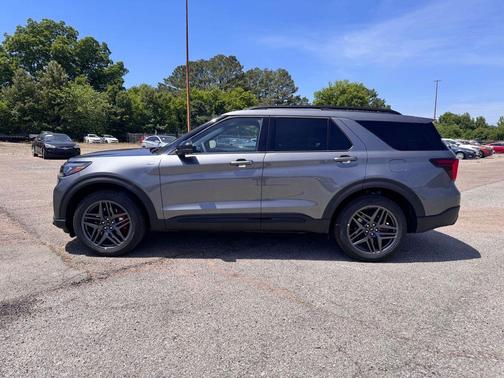 CARBONIZED GRAY METALLIC 2026 Ford Explorer ST-Line