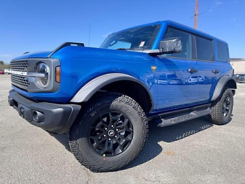 VELOCITY BLUE METALLIC 2026 Ford Bronco Badlands