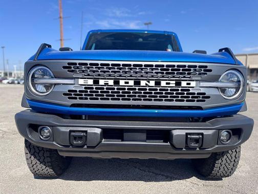 VELOCITY BLUE METALLIC 2026 Ford Bronco Badlands