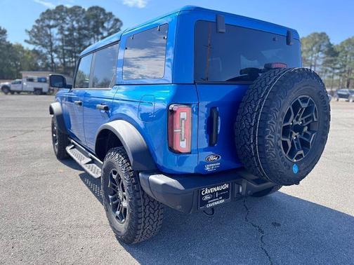 VELOCITY BLUE METALLIC 2026 Ford Bronco Badlands