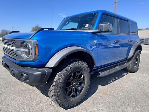 VELOCITY BLUE METALLIC 2026 Ford Bronco Badlands