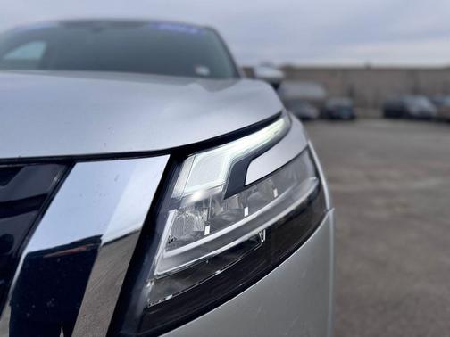 2023 Nissan Pathfinder SL 4WD