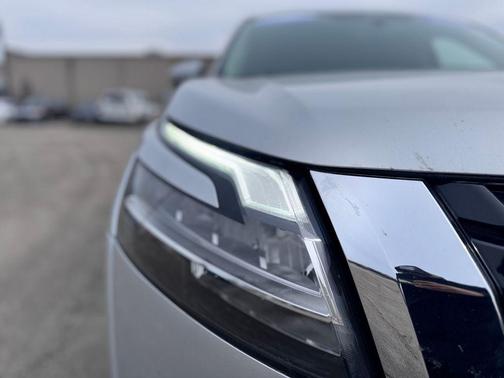2023 Nissan Pathfinder SL 4WD