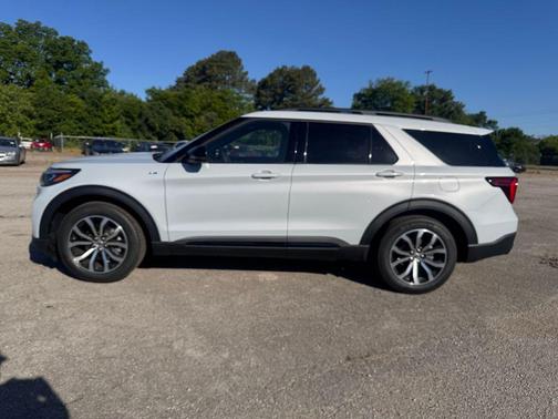 SPACE WHITE METALLIC 2026 Ford Explorer ST-Line