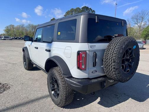 AVALANCHE GRAY 2026 Ford Bronco Badlands