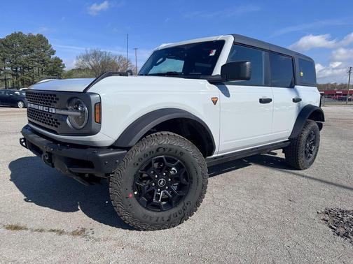 AVALANCHE GRAY 2026 Ford Bronco Badlands