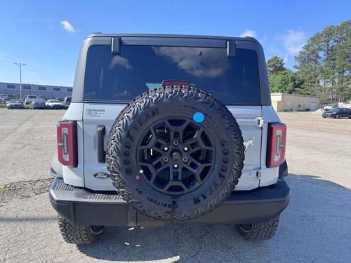 AVALANCHE GRAY 2026 Ford Bronco Badlands