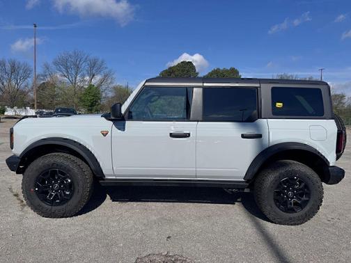 AVALANCHE GRAY 2026 Ford Bronco Badlands