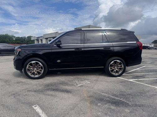 AGATE BLACK METALLIC 2025 Ford Expedition King Ranch